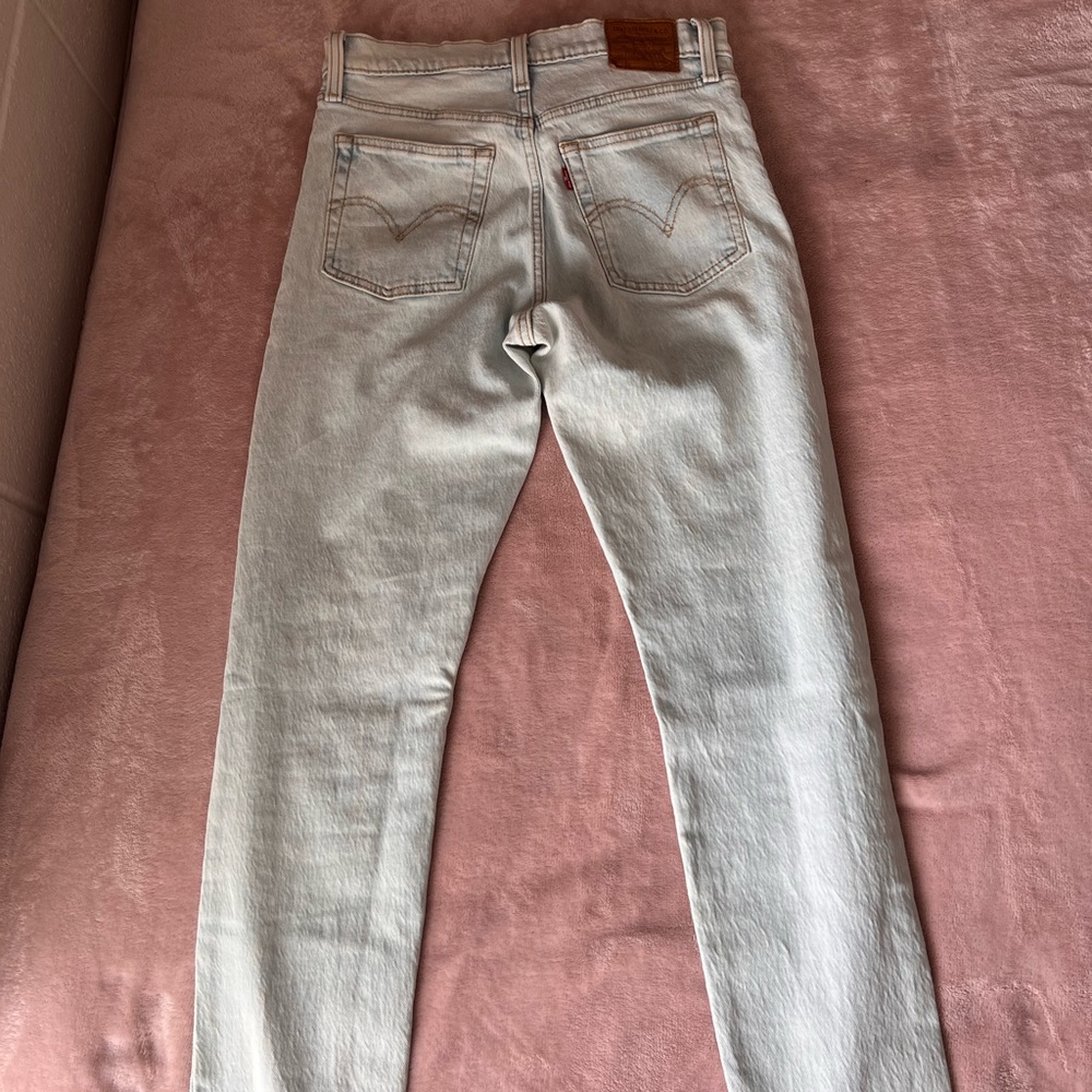 levi’s light wash skinny jeans